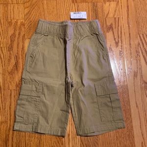 The children’s place slim cargo short 💛